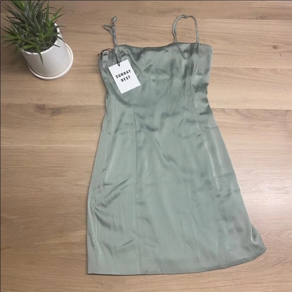 NWT! Aritzia Sunday Best Shimmer Dress - Picture 6 of 7